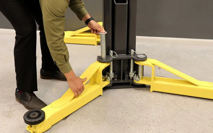 MaxJax M7K Portable Two Post Lift Supreme Package