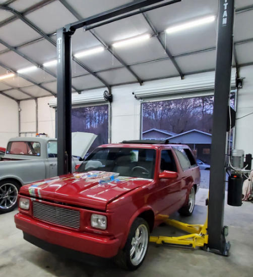 Titan Lifts MASTER Series HD2P-9KMSC Clearfloor Two Post Lift